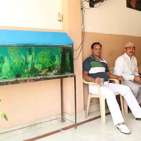 Krishnam Guest House Mathura Kültér fotó