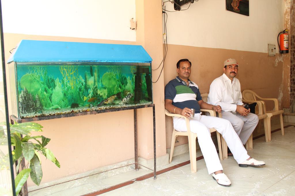 Krishnam Guest House Mathura Kültér fotó