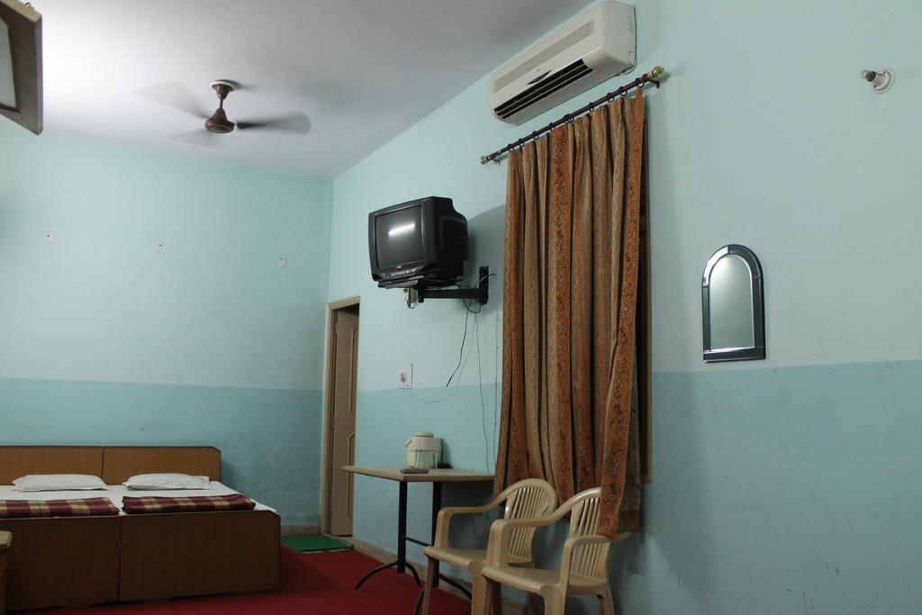 Krishnam Guest House Mathura Kültér fotó